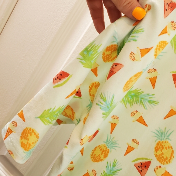 LulaRoe Tropical Tee - Picture 7 of 13